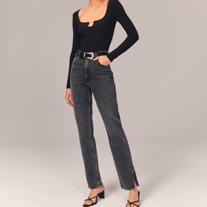 ABERCROMBIE & FITCH ULTRA HIGHRISE STRAIGHT JEANS SIZE 28R